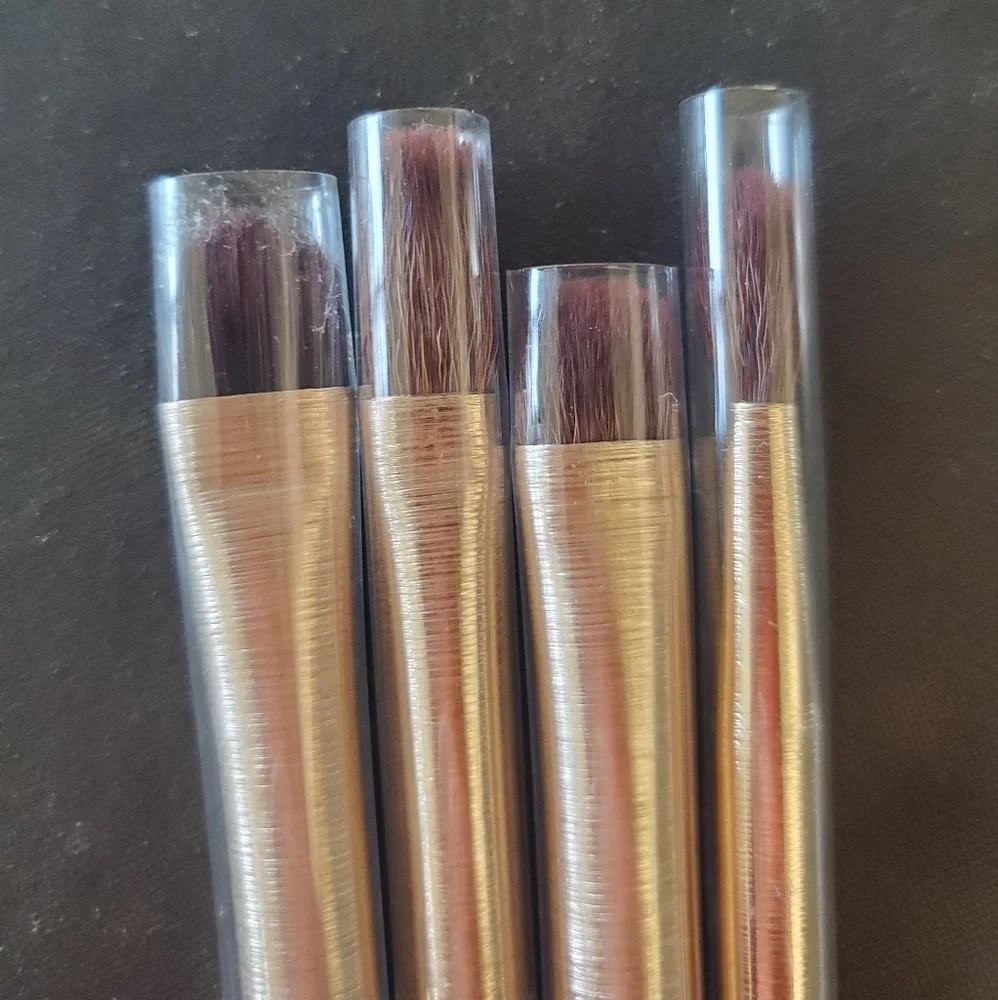 4 Nabla eyeshadow brushes and bag